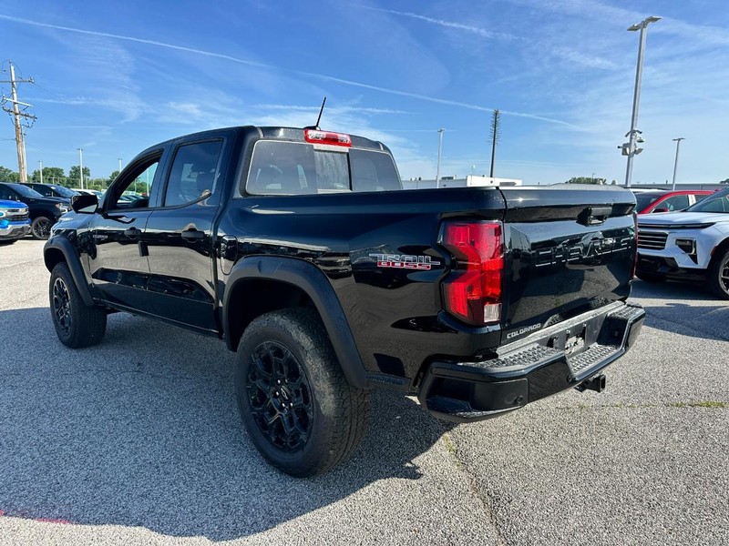 Chevrolet Colorado Vehicle Full-screen Gallery Image 3
