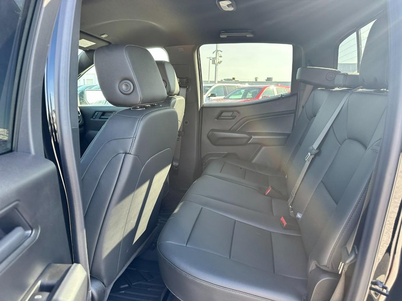 Chevrolet Colorado Vehicle Full-screen Gallery Image 4