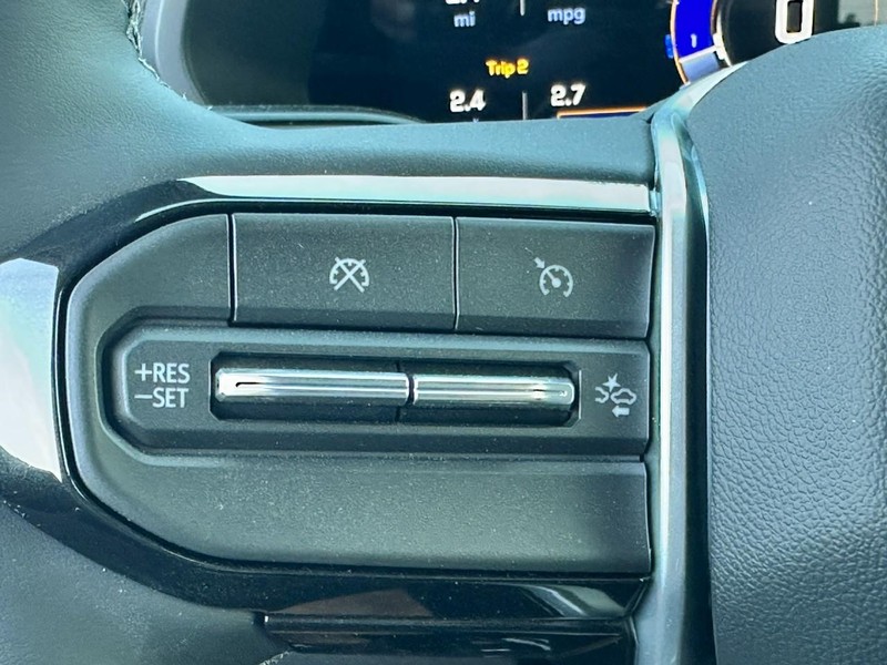 Chevrolet Colorado Vehicle Full-screen Gallery Image 11