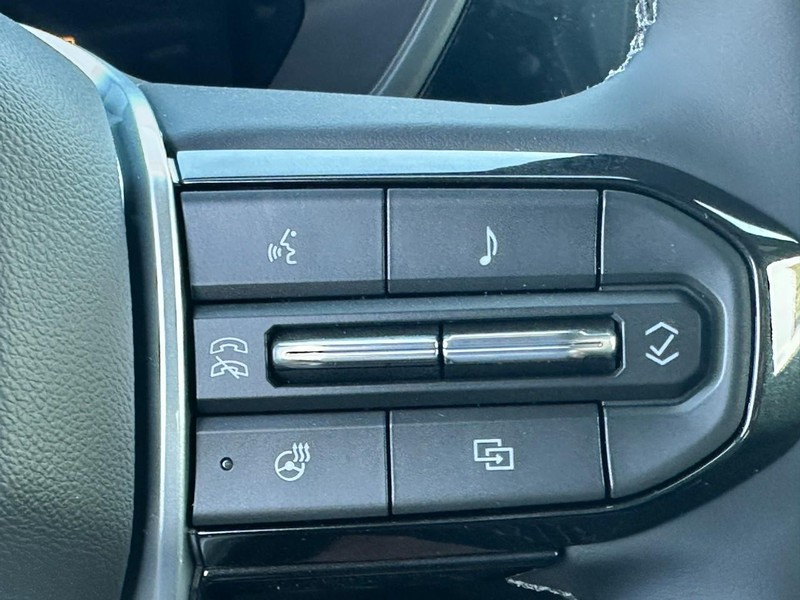 Chevrolet Colorado Vehicle Full-screen Gallery Image 12