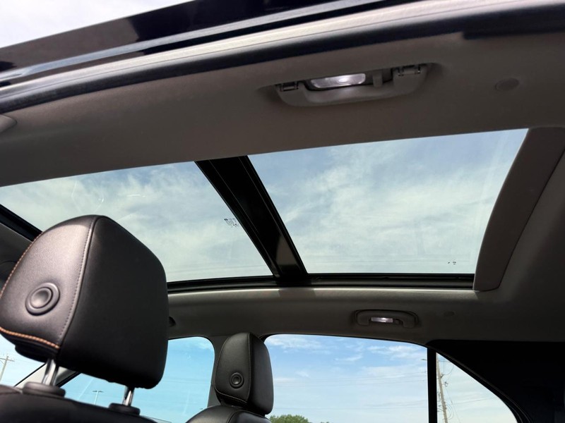 Chevrolet Equinox Vehicle Full-screen Gallery Image 11