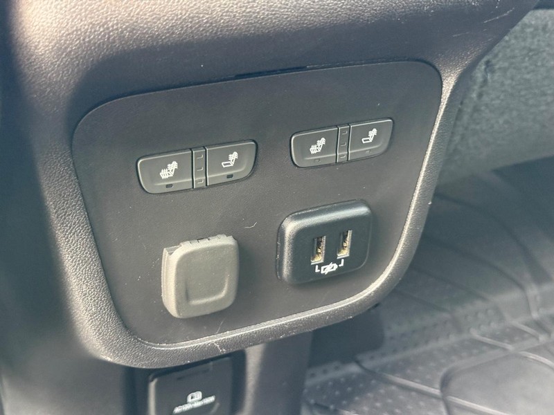 Chevrolet Equinox Vehicle Full-screen Gallery Image 12