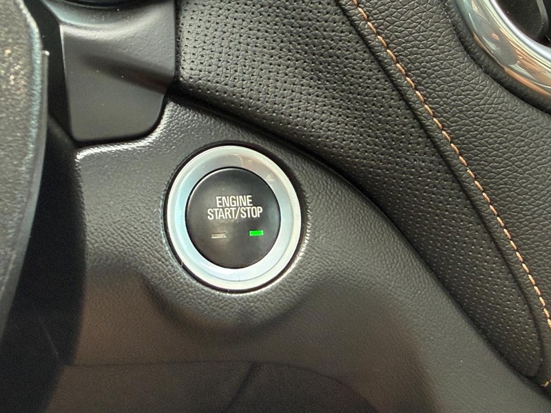 Chevrolet Equinox Vehicle Full-screen Gallery Image 17