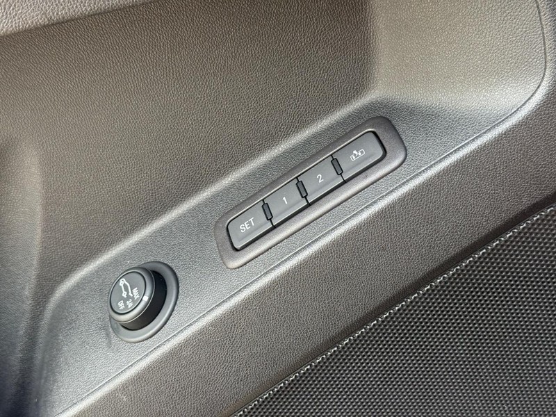Chevrolet Equinox Vehicle Full-screen Gallery Image 25
