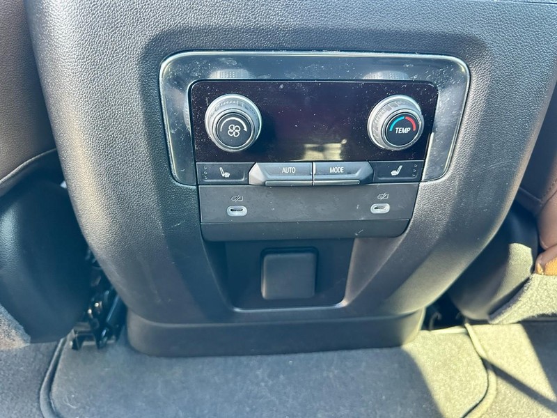 Chevrolet Tahoe Vehicle Full-screen Gallery Image 11