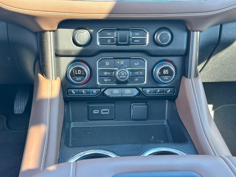 Chevrolet Tahoe Vehicle Full-screen Gallery Image 16