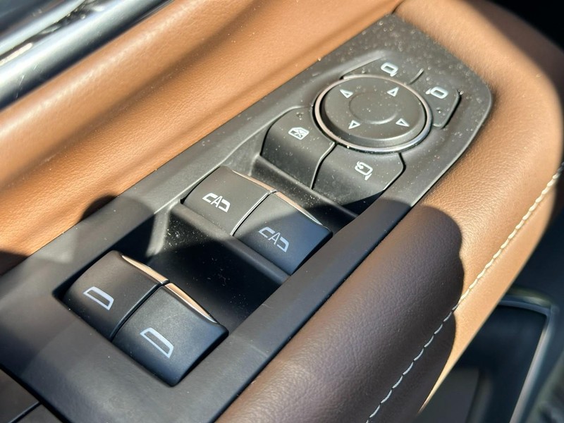 Chevrolet Tahoe Vehicle Full-screen Gallery Image 18