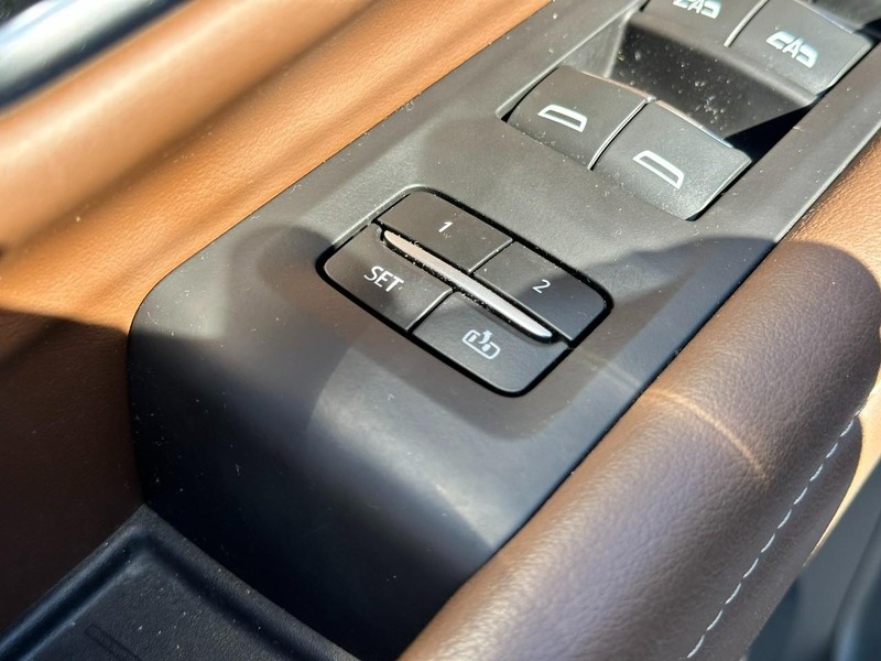 Chevrolet Tahoe Vehicle Full-screen Gallery Image 19