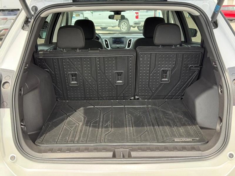 Chevrolet Equinox Vehicle Full-screen Gallery Image 6