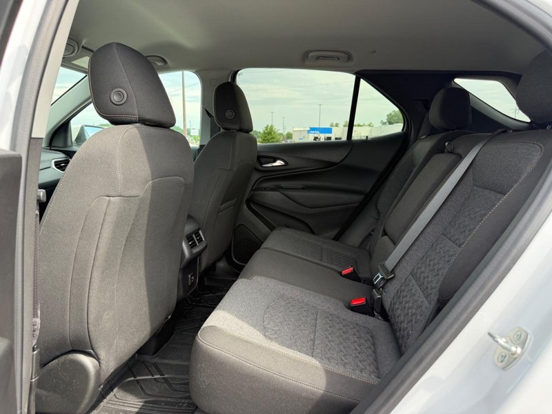 Chevrolet Equinox Vehicle Full-screen Gallery Image 10