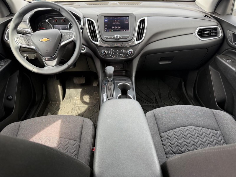 Chevrolet Equinox Vehicle Full-screen Gallery Image 11