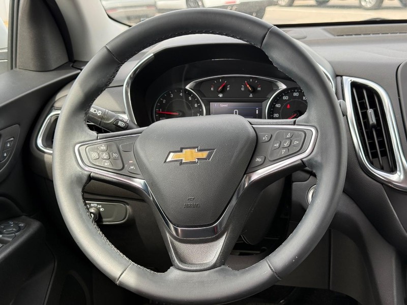 Chevrolet Equinox Vehicle Full-screen Gallery Image 12
