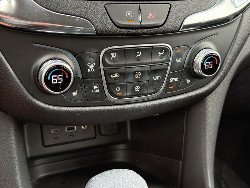 Chevrolet Equinox Vehicle Full-screen Gallery Image 18