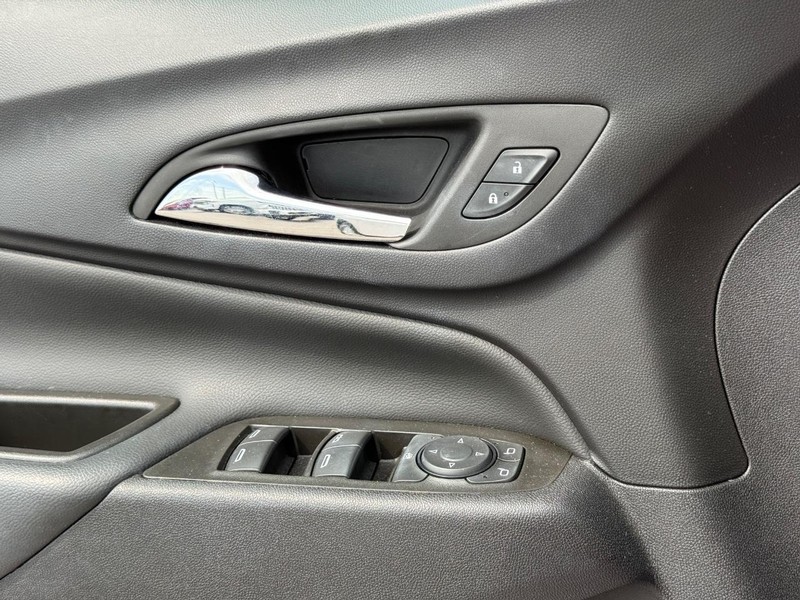 Chevrolet Equinox Vehicle Full-screen Gallery Image 22