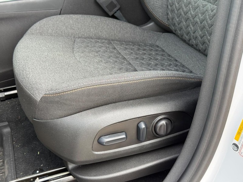 Chevrolet Equinox Vehicle Full-screen Gallery Image 23