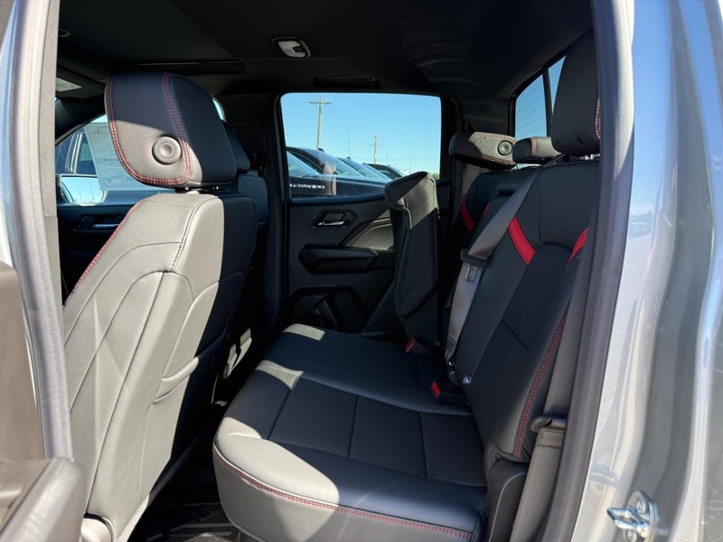 Chevrolet Colorado Vehicle Full-screen Gallery Image 5