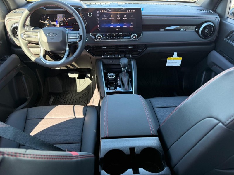 Chevrolet Colorado Vehicle Full-screen Gallery Image 6