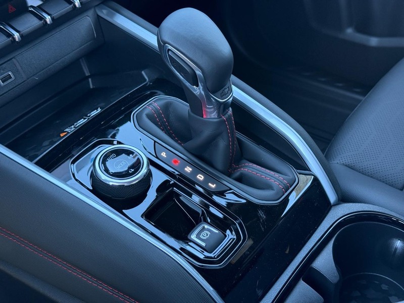 Chevrolet Colorado Vehicle Full-screen Gallery Image 14