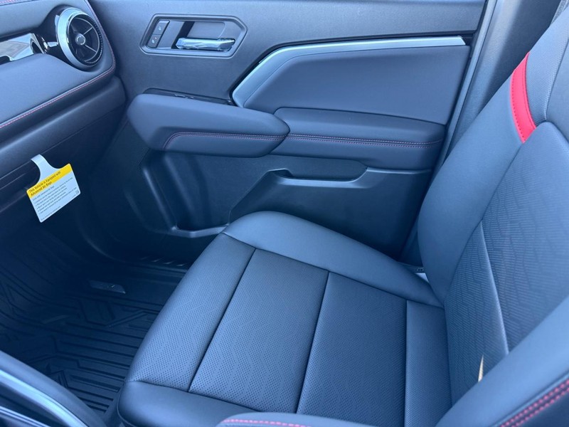 Chevrolet Colorado Vehicle Full-screen Gallery Image 15