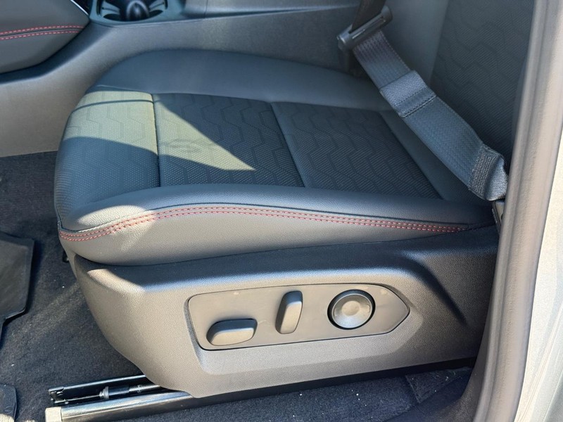 Chevrolet Colorado Vehicle Full-screen Gallery Image 17