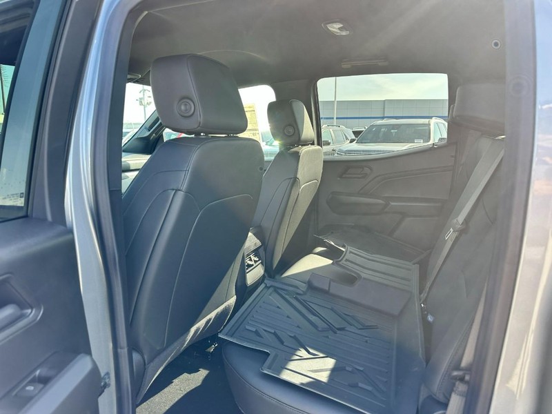 Chevrolet Colorado Vehicle Full-screen Gallery Image 4
