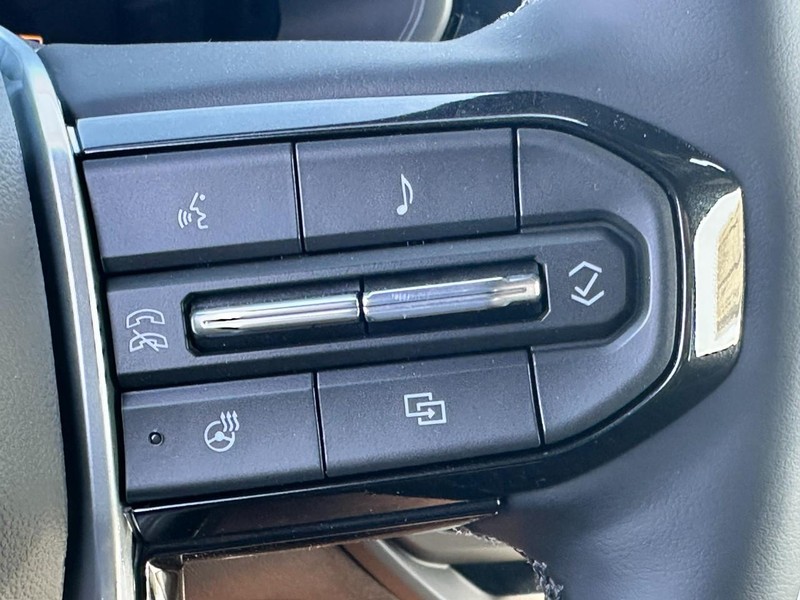 Chevrolet Colorado Vehicle Full-screen Gallery Image 12