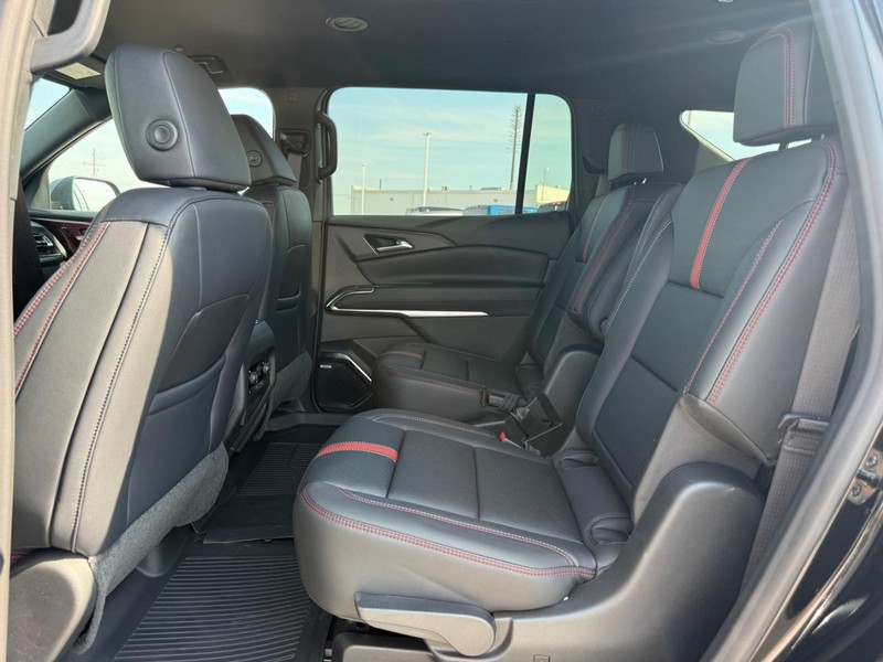Chevrolet Traverse Vehicle Full-screen Gallery Image 6