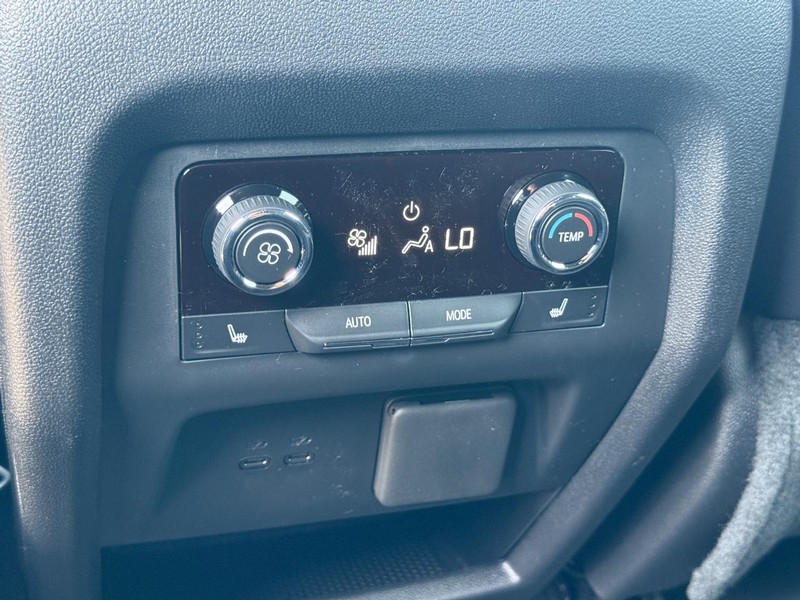 Chevrolet Traverse Vehicle Full-screen Gallery Image 7