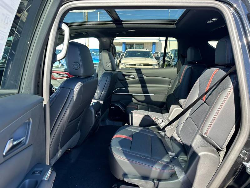 Chevrolet Traverse Vehicle Full-screen Gallery Image 4