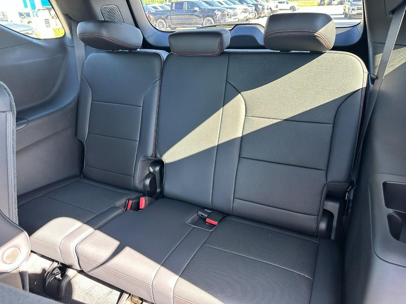 Chevrolet Traverse Vehicle Full-screen Gallery Image 5
