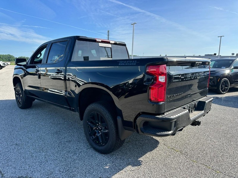 Chevrolet Silverado 1500 Vehicle Full-screen Gallery Image 3