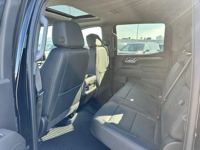 Chevrolet Silverado 1500 Vehicle Full-screen Gallery Image 4