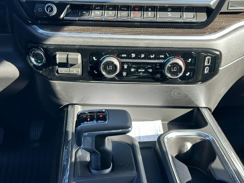 Chevrolet Silverado 1500 Vehicle Full-screen Gallery Image 9