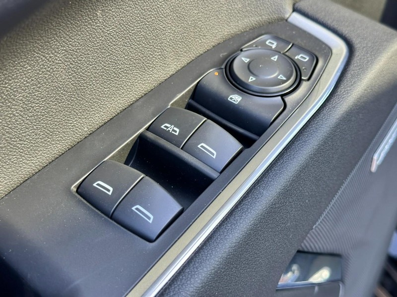Chevrolet Silverado 1500 Vehicle Full-screen Gallery Image 10