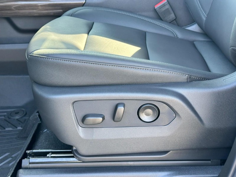 Chevrolet Silverado 1500 Vehicle Full-screen Gallery Image 11