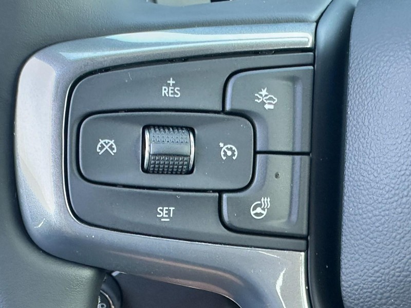 Chevrolet Silverado 1500 Vehicle Full-screen Gallery Image 12