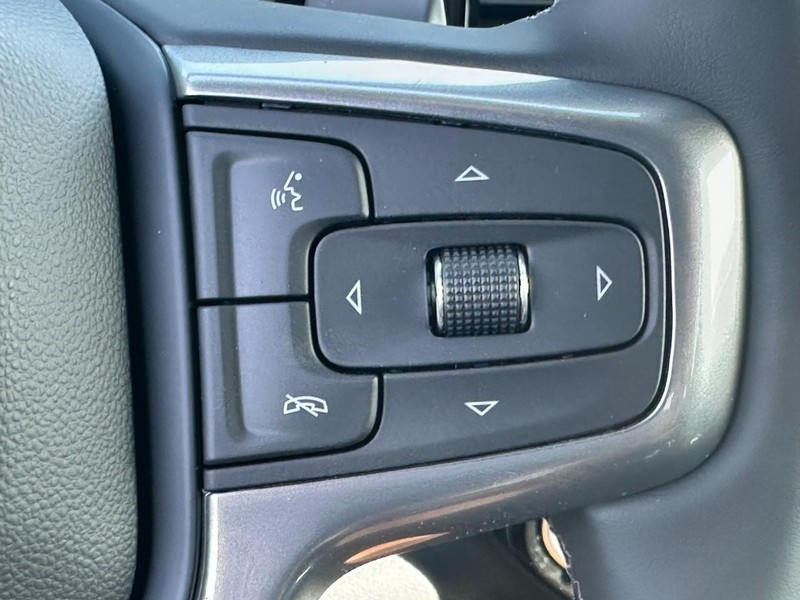 Chevrolet Silverado 1500 Vehicle Full-screen Gallery Image 13