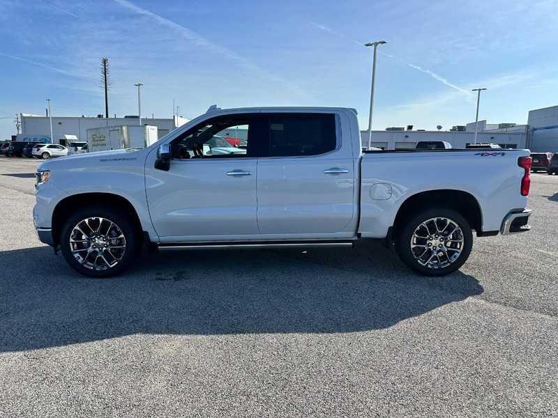 Chevrolet Silverado 1500 Vehicle Full-screen Gallery Image 2