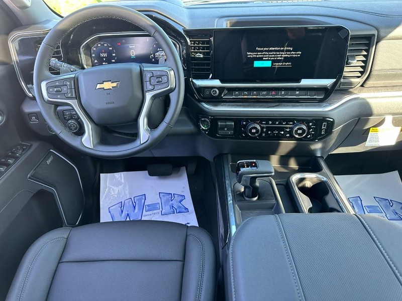 Chevrolet Silverado 1500 Vehicle Full-screen Gallery Image 6