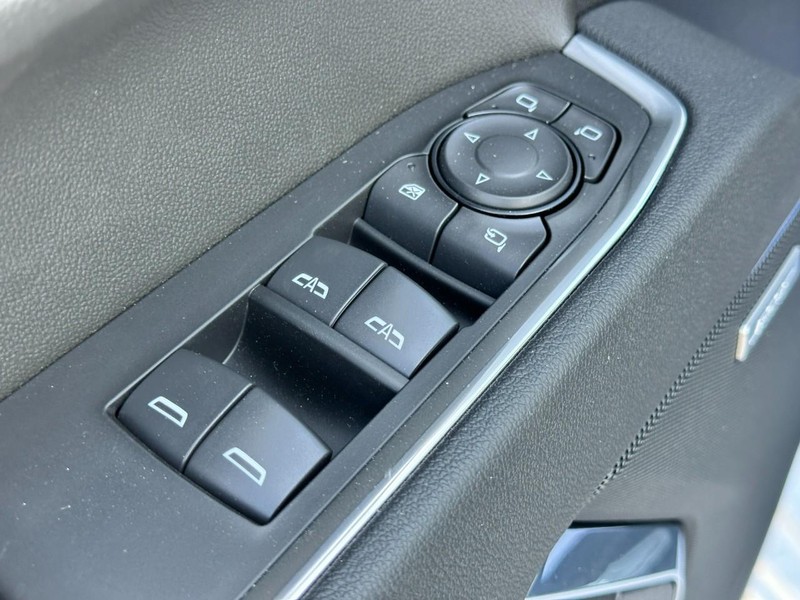 Chevrolet Silverado 1500 Vehicle Full-screen Gallery Image 10
