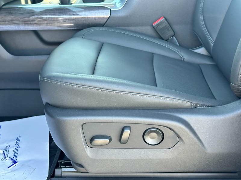Chevrolet Silverado 1500 Vehicle Full-screen Gallery Image 12