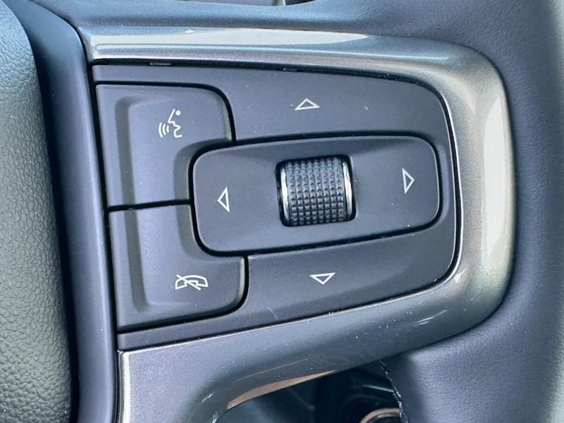 Chevrolet Silverado 1500 Vehicle Full-screen Gallery Image 14