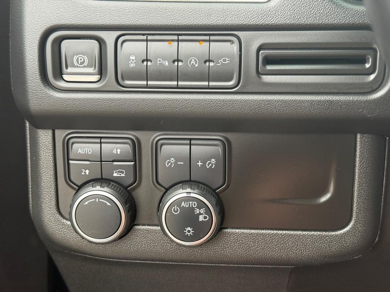 Chevrolet Tahoe Vehicle Full-screen Gallery Image 23