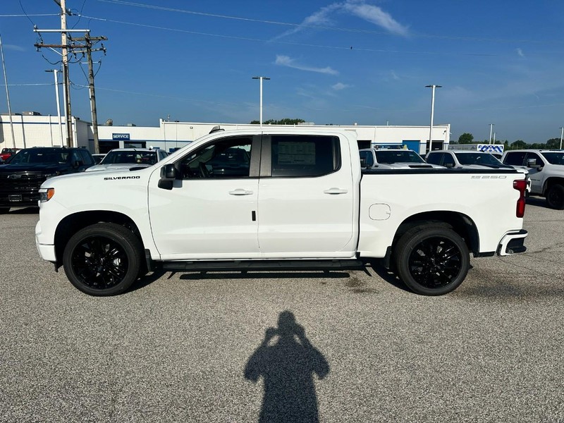 Chevrolet Silverado 1500 Vehicle Full-screen Gallery Image 2