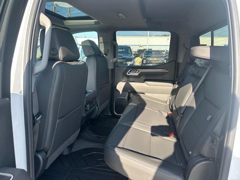 Chevrolet Silverado 1500 Vehicle Full-screen Gallery Image 4