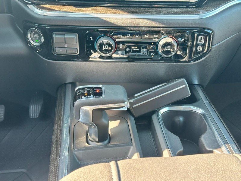 Chevrolet Silverado 1500 Vehicle Full-screen Gallery Image 9