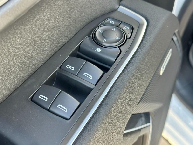 Chevrolet Silverado 1500 Vehicle Full-screen Gallery Image 10