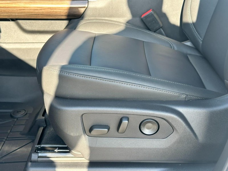Chevrolet Silverado 1500 Vehicle Full-screen Gallery Image 11