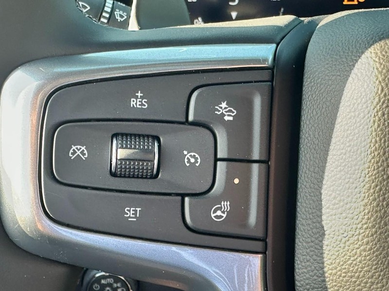 Chevrolet Silverado 1500 Vehicle Full-screen Gallery Image 12