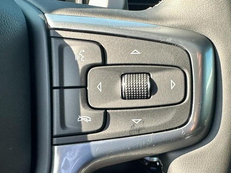 Chevrolet Silverado 1500 Vehicle Full-screen Gallery Image 13